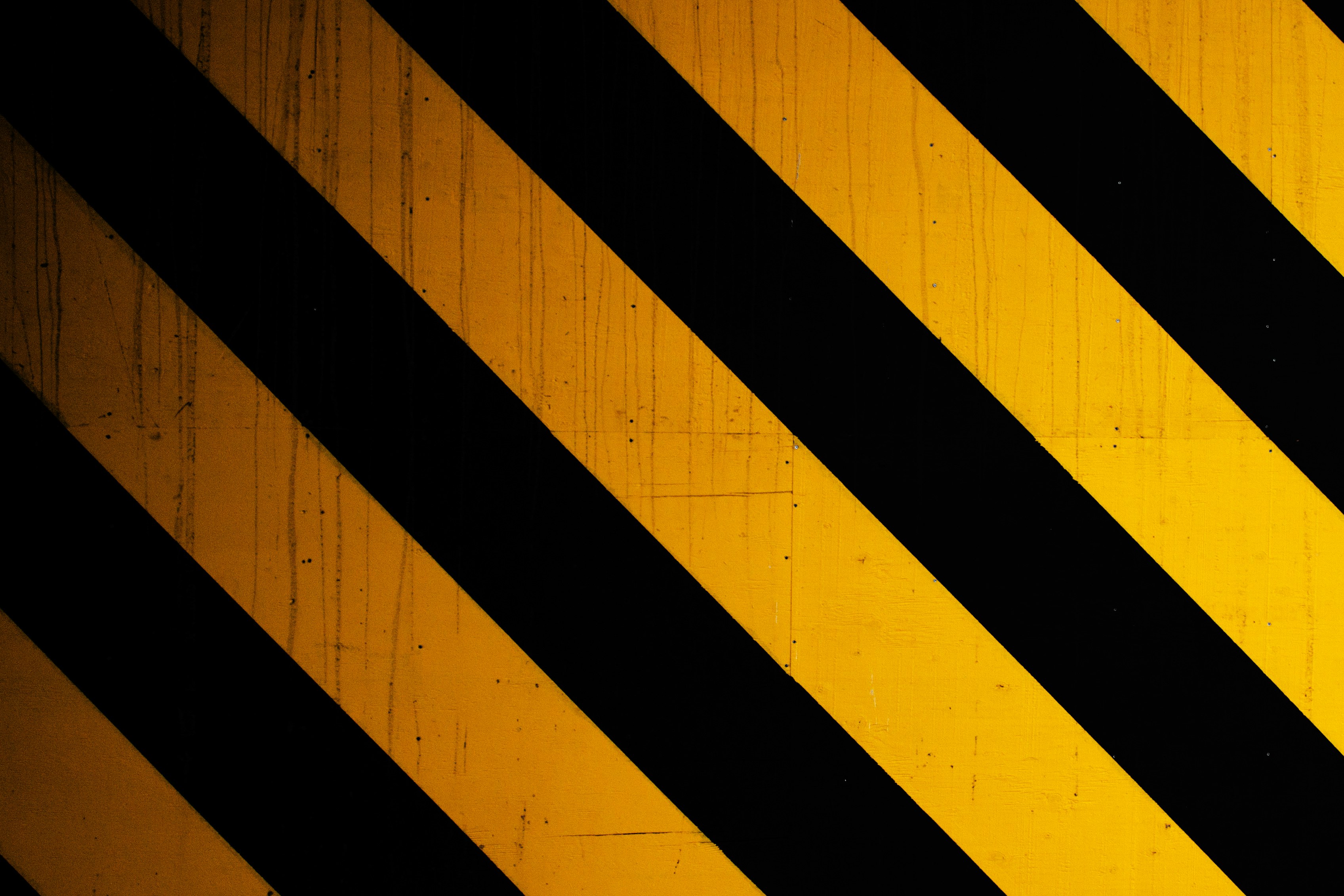 black and yellow striped line